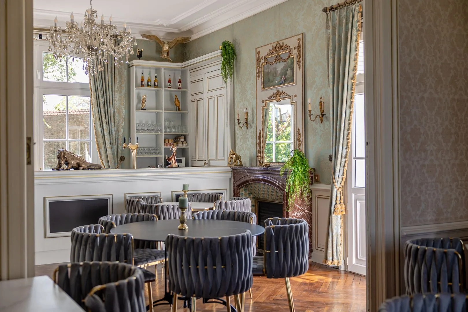 CHATEAU DES TOURELLES - CHAMBRE BLANCHE